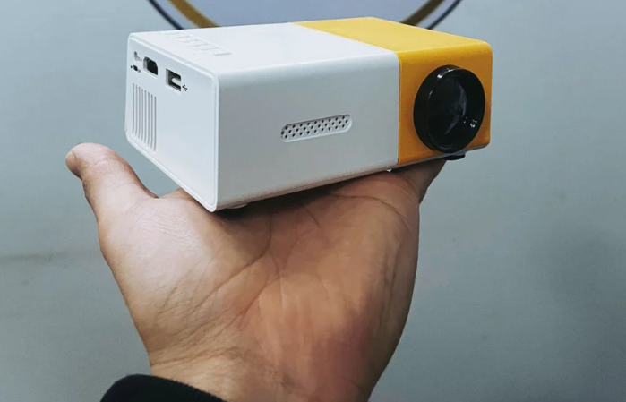 MINI PROYECTOR YG300